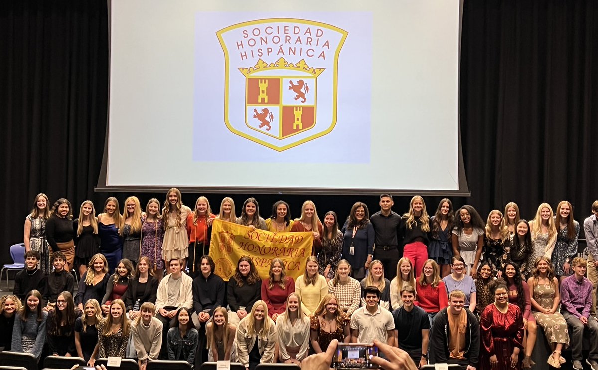 The LHS Spanish Honor Society inducted over 50 Juniors and Seniors this evening! Thank you to the officers who organized and led this event- well done!