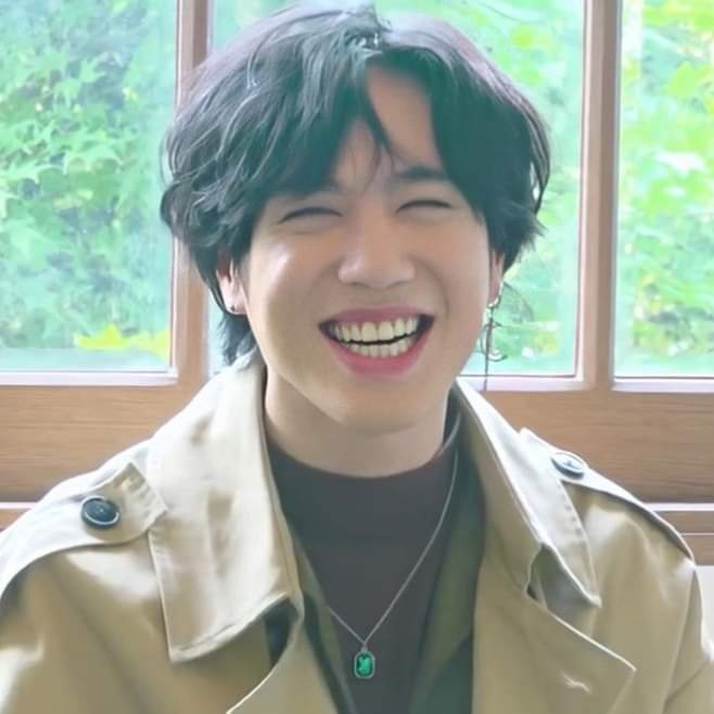 Koreaboo's tweet image. Happy Birthday to GOT7's maknae, Yugyeom!☀️ 
Thank you for being Ahgases' light and bringing so much joy to those around you. The world is so much brighter because of you, and we hope to see you on tour soon!💚
#OurLightYugyeomDay #Yugyeom #유겸 @yugyeom @GOT7Official