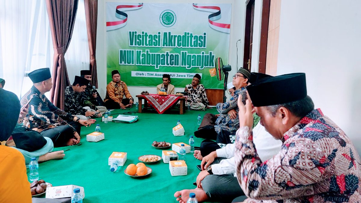 AliAnwarMhd1's tweet photo. Dokumen Visitasi Akreditasi MUI kab. Nganjuk oleh TIM Asesor MUI Jawa Timur. Akreditasi ini lanjutan dari seleksi MUI kab/kota se Jatim yang lolos administrasi. Menuju malam penganugerahan MUI Award Jawa Timur. https://t.co/fWGDK7B0G9