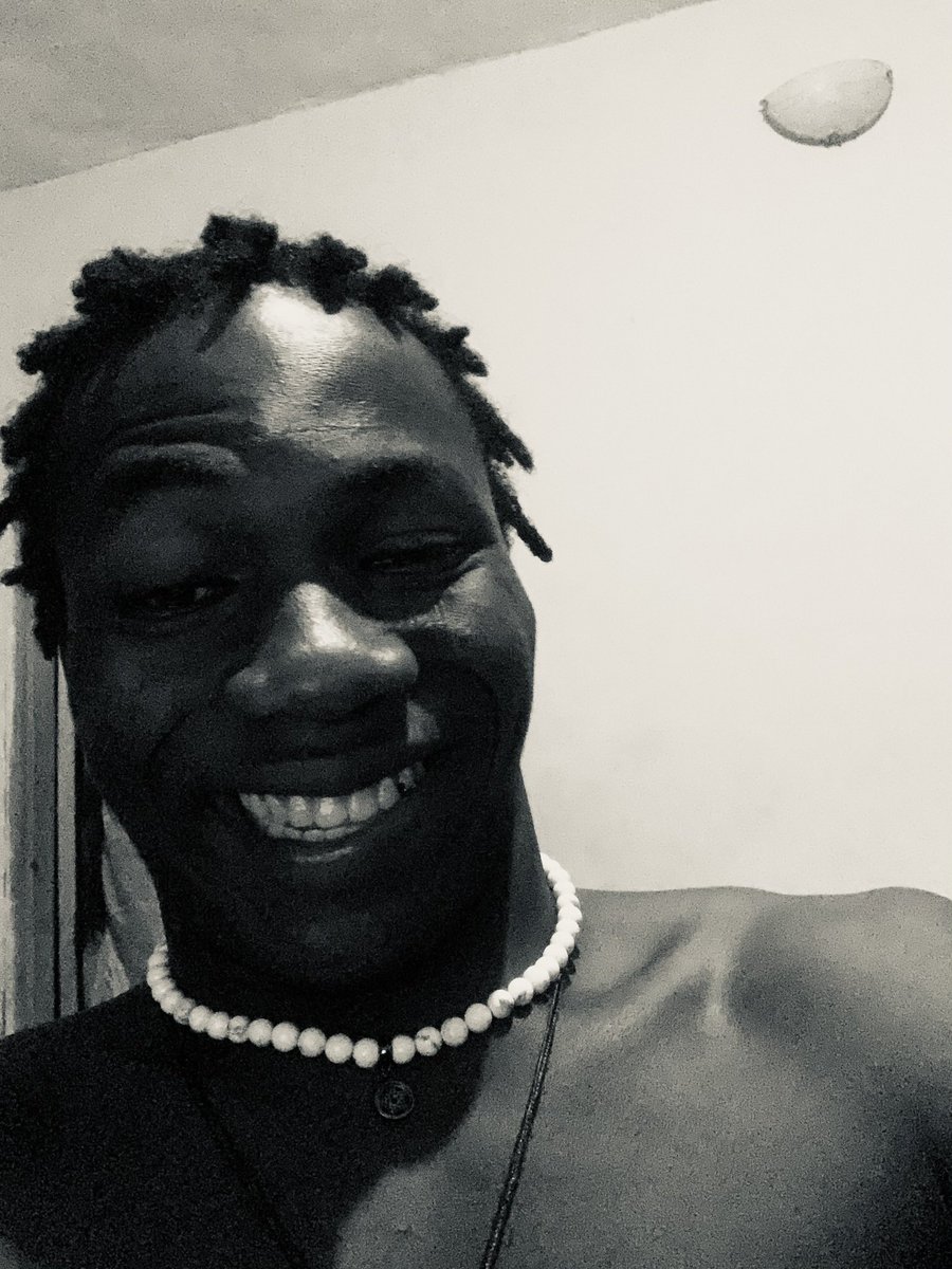 iamcapboi's tweet photo. Just imagine say you buy ur gf wig for Christmas and una con breakup dec,23 
Wetin you go do⁉️ https://t.co/9fRawm9IIG