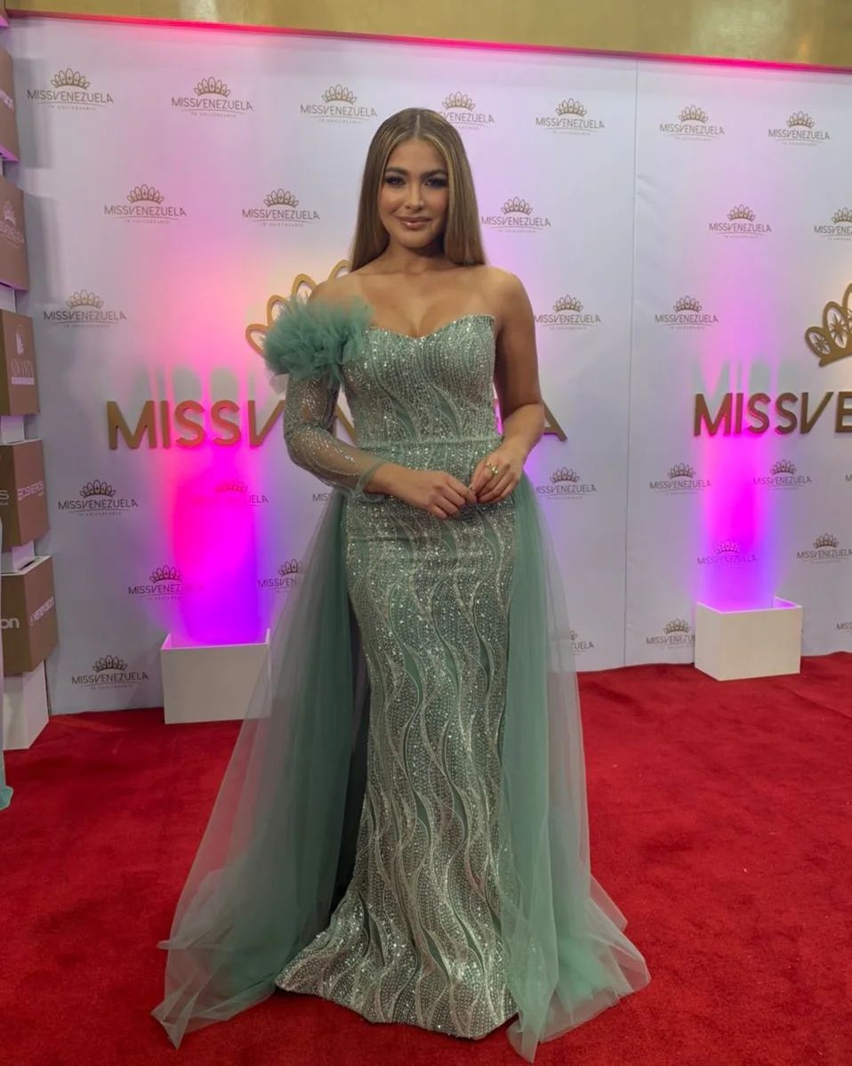 misshabiaunavez's tweet photo. Invitada #MissVzla 2022 #MissVenezuela2022 Migbelis Castellanos Romero, Miss Costa Oriental 2013, Miss Venezuela Universe 2013, Top 10 Miss Universe 2014, Nuestra Belleza Latina 2018 #NBL 2018 #NBL2018 #NuestraBellezaLatina 2018 #NuestraBellezaLatina2018 https://t.co/zn9A11llzJ