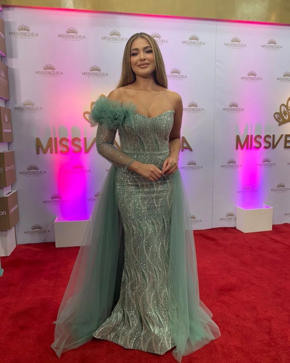misshabiaunavez's tweet photo. Invitada #MissVzla 2022 #MissVenezuela2022 Migbelis Castellanos Romero, Miss Costa Oriental 2013, Miss Venezuela Universe 2013, Top 10 Miss Universe 2014, Nuestra Belleza Latina 2018 #NBL 2018 #NBL2018 #NuestraBellezaLatina 2018 #NuestraBellezaLatina2018 https://t.co/zn9A11llzJ