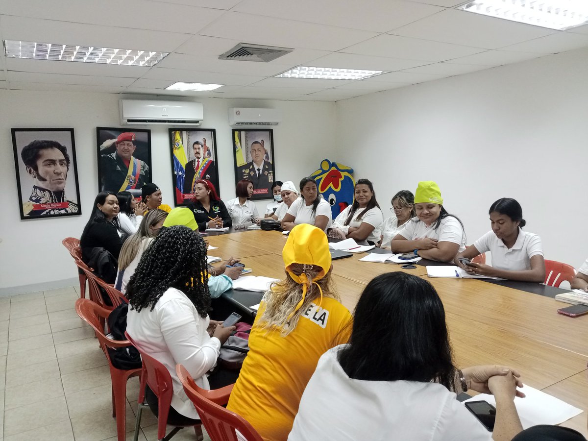 #Reporte📸 | Hoy #16Nov se llevó a cabo una Reunión con el Equipo Estadal CNAE-FFB para socializar las actividades a realizar próximamente ✊🏼⏩🇻🇪📈

<a href="/_LaAvanzadora/">Yelitze Santaella</a> <a href="/pedrodiazg59/">Pedro Diaz</a> <a href="/cnaeoficial/">cnaeoficial</a> @norelys_bolivar <a href="/xiomaluna/">XIOMARA LUNA PROFESIONALES Y TÉCNICOS</a> <a href="/rafaellacava10/">Rafael Lacava</a>

#DebatirYRenovar