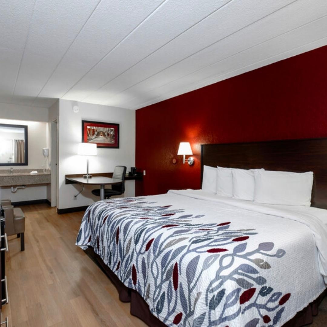 Red Roof tweet media