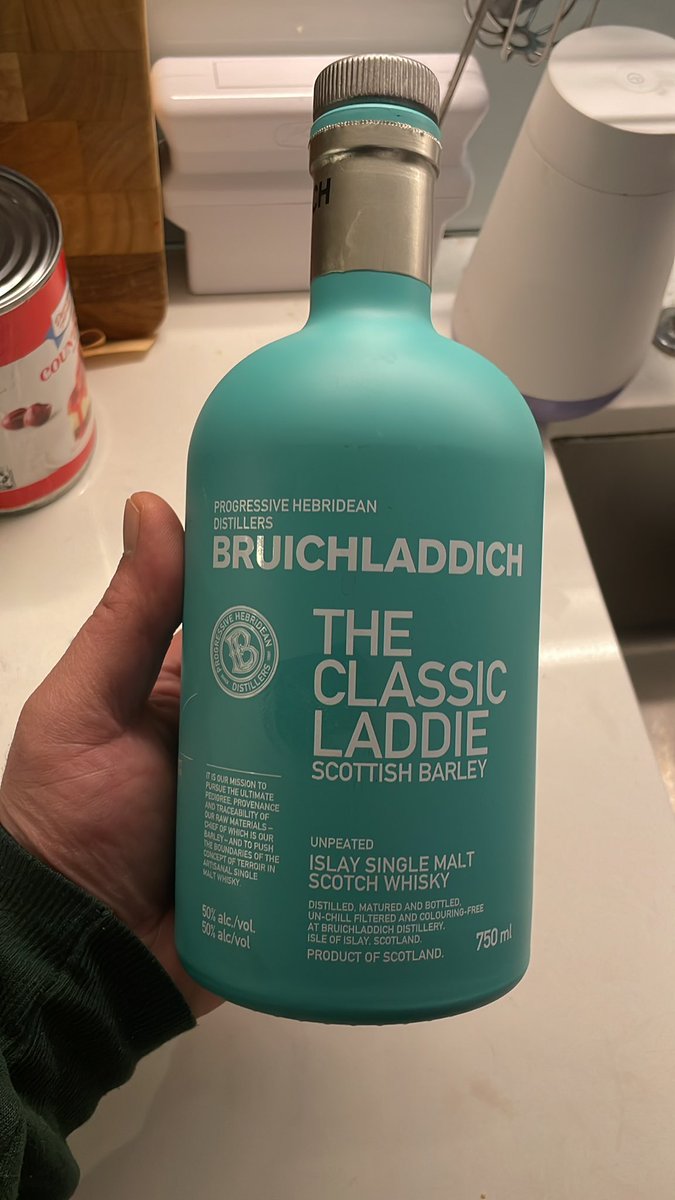 sully1570's tweet photo. @scottiev @michaelpachter @karaswisher I think these ppl know how to spell https://t.co/7IeRk1a8aF