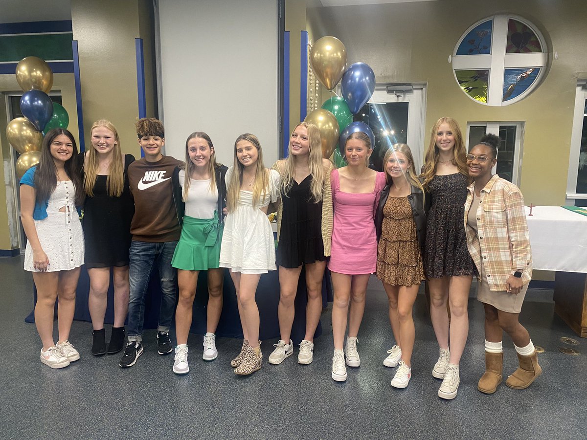 ScentsLisa_Ind's tweet photo. Congrats to the @ladyirishftbol sophomores on a great season. Looking forward to 2023! 🍀⚽️ https://t.co/B6OQiiIp0s