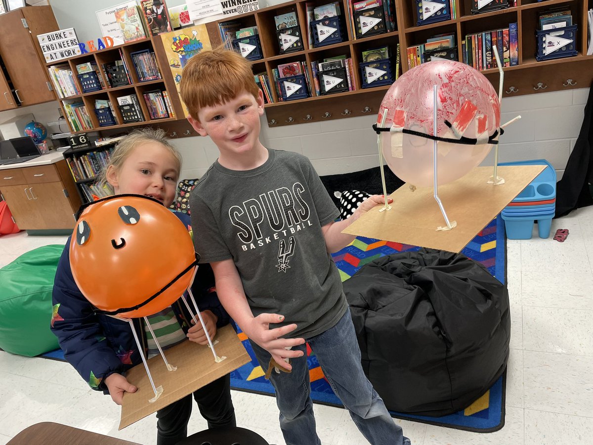NISDBurkeGT's tweet photo. Primary GT Ss SEE👀 THINK💡& WONDER 💭 to explore Thanksgiving Day Parade. “Balloons Over Burke” 🎈🤣 @NISDGTAA @NISDBurke #RootEdBurke https://t.co/dBoN30gMIX