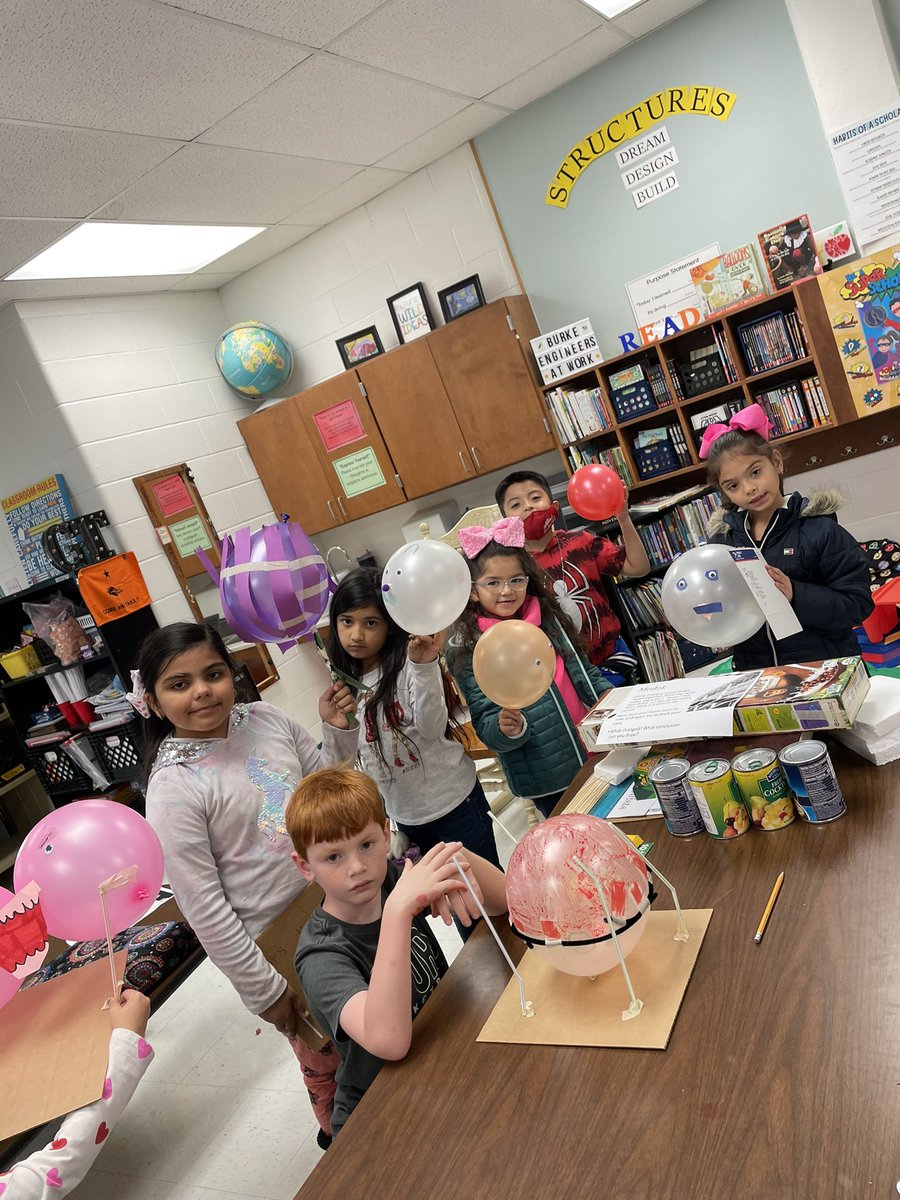 NISDBurkeGT's tweet photo. Primary GT Ss SEE👀 THINK💡& WONDER 💭 to explore Thanksgiving Day Parade. “Balloons Over Burke” 🎈🤣 @NISDGTAA @NISDBurke #RootEdBurke https://t.co/dBoN30gMIX