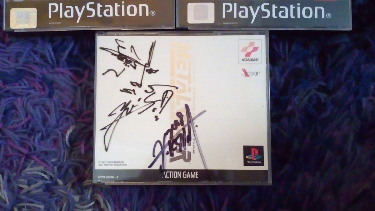 GamesUltimo's tweet photo. @BipedalBastard I have the Japanese MGS1 (bought myself in 1998 or something) signed by Kojima & Shinkawa! #howboudah https://t.co/mrnTAeP8ix