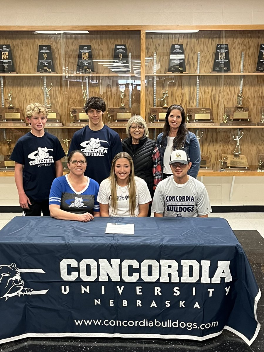 phatjo23's tweet photo. Congratulations @CushingMaddy on signing with Concordia! Proud of you! #ginwvikings https://t.co/e1EytFgVx9