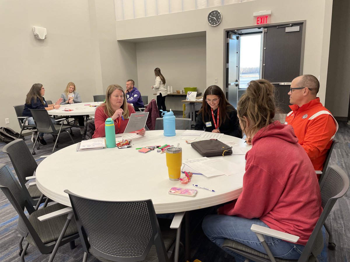 DrKellyFromKS's tweet photo. #usd418 working with new teachers to align district strategies. โฆ@VincentShiloh https://t.co/27pZct7p6O