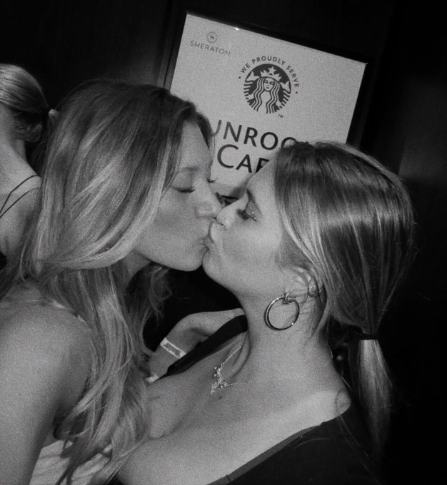 Watch Angie Faith's leaked NSFW photo on TwXstars