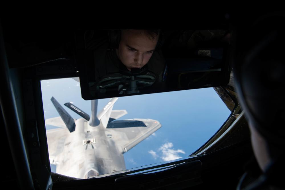 A @PACAF F-22A Raptor receives fuel from a KC-135 Stratotanker during exercise #KeenSword23, a #JointForce, bilateral field training exercise that supports the 🇺🇸–🇯🇵 commitment to a #FreeAndOpenIndoPacific. 🇺🇸–🇯🇵 
 
📸: A1C Tylir Meyer