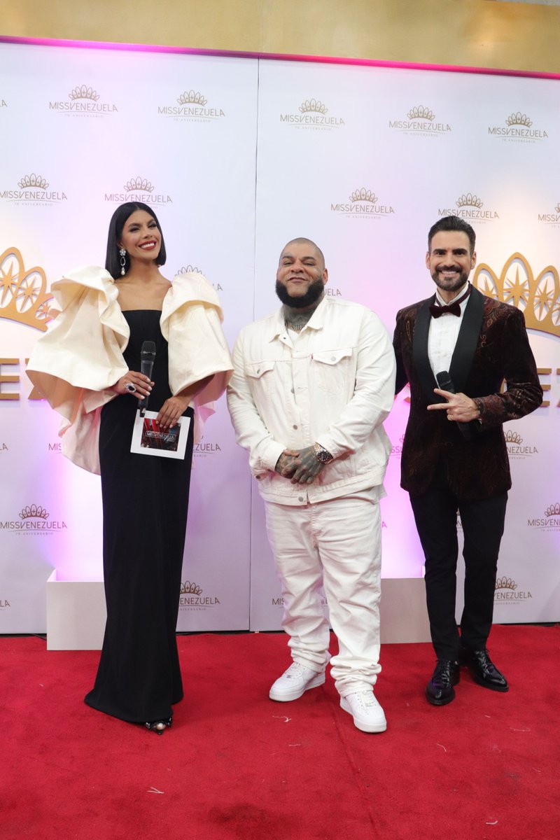 Miss Venezuela (@missvzla) on Twitter photo Los bellos #IsabellaRodríguez y el talentoso <a href="/HarryLevyA/">Harry Levy Altman</a> también están recibiendo a los artistas en la alfombra roja 🔴 ¿Qué te parece su look? Los bellos #IsabellaRodríguez y el talentoso <a href="/HarryLevyA/">Harry Levy Altman</a> también están recibiendo a los artistas en la alfombra roja 🔴 ¿Qué te parece su look?