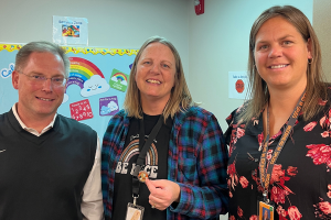 Congratulations to Ellen Hopkin's Paraprofessional, Robin Hagen! Robin was the November Spud Spirit winner. She was recognized for her passion for her job and the kindness and patience she shows every student! Read more >>isd152.org/article/911609