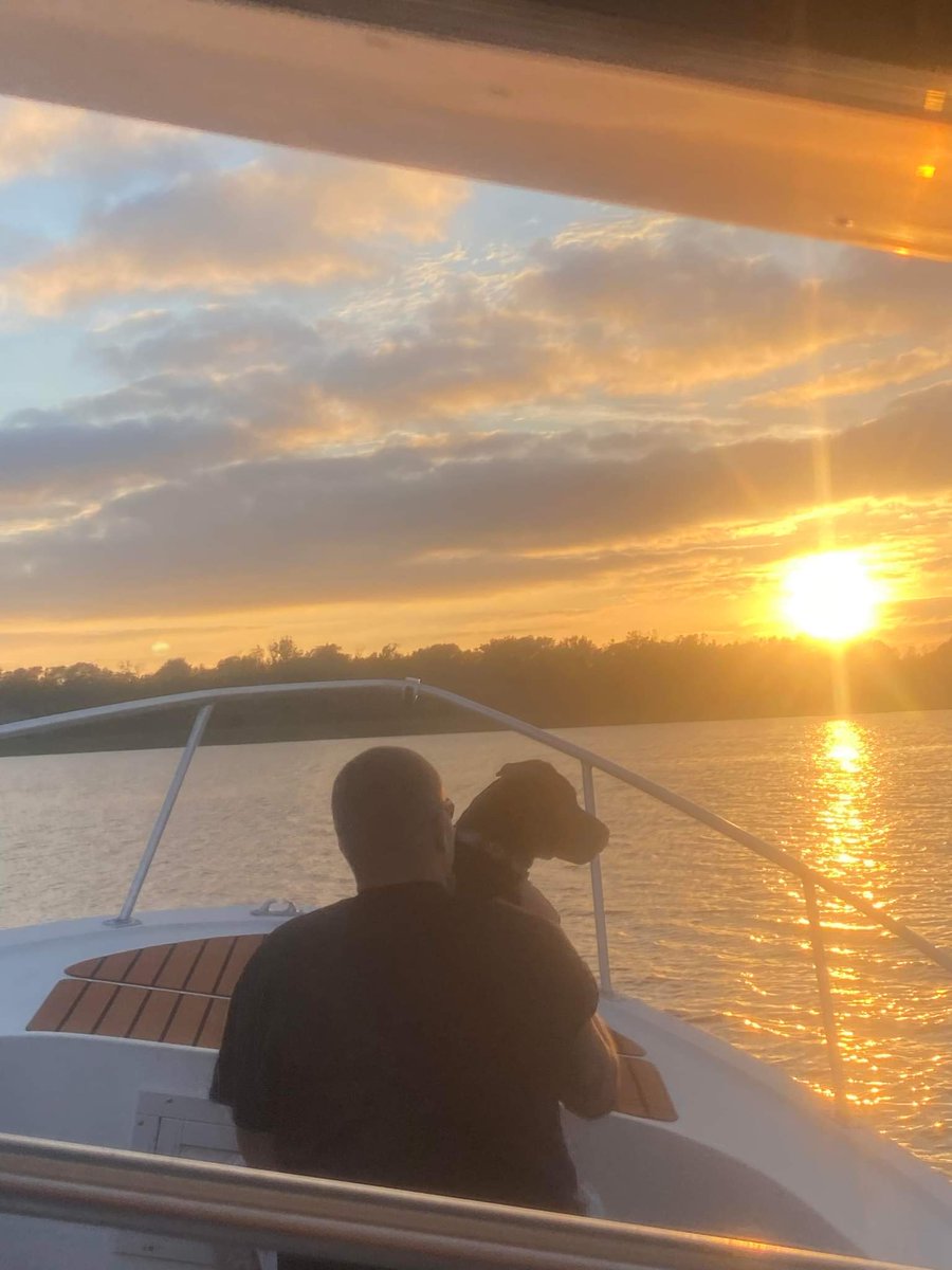 Kyle74760526's tweet photo. #kylerice #Florida #sunset #justamanandhisdog #topshell #saltlife #TampaBay #lakelife #polkcounty #Sambuca #puppy #waterdog https://t.co/1a8OAVDuWc
