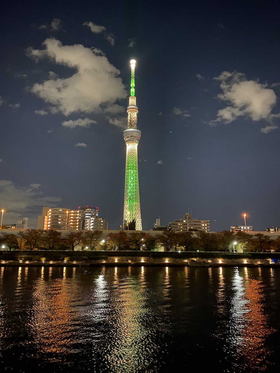 riverside08051's tweet photo. すごい久しぶりに屋形船に乗った。
東京ってキレイな都市だなー https://t.co/CXQOzbNR91