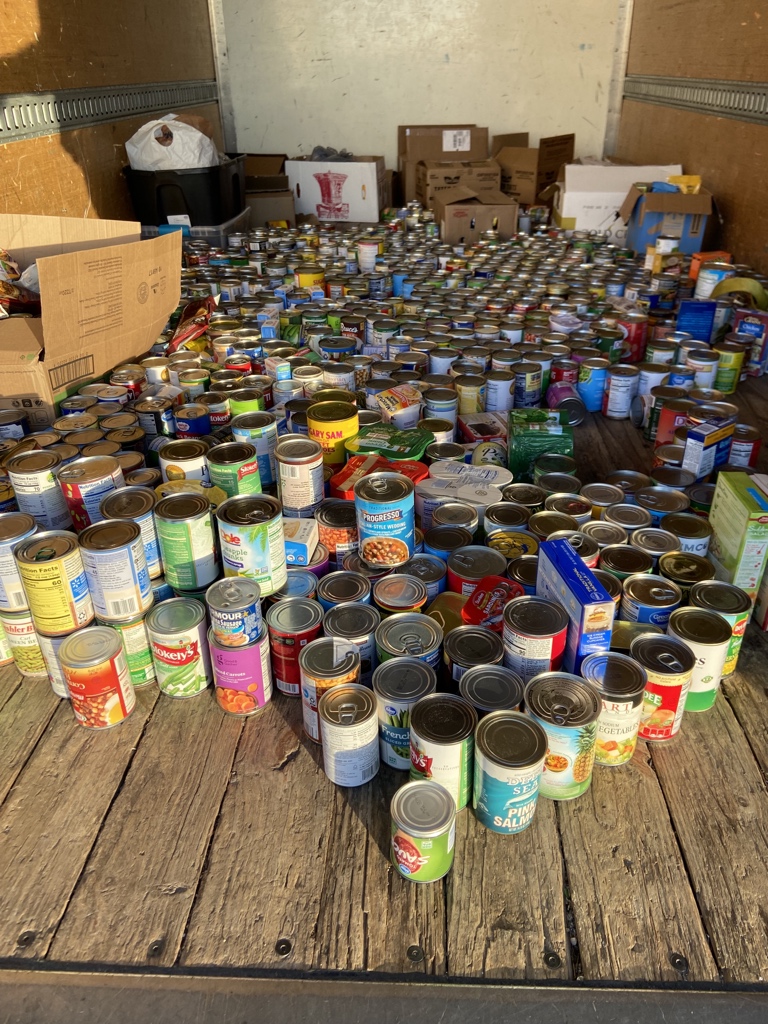 MsAmberCannon's tweet photo. Our West Knights showed kindness to our community by collecting 1431 canned foods! Our Student Council loaded them into the Mission Arlington truck this afternoon! https://t.co/7xHu2HTOtB