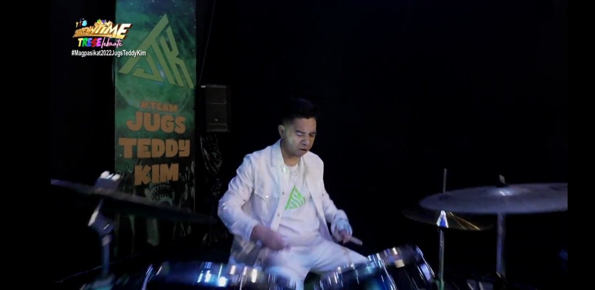 FarfarA76597096's tweet photo. @itsShowtimeNa #Magpasikat2022JugsTeddykim ito ang real rockers ng it's showtime I love @theitchyworms and #RockSteddy Rock'n'Roll 🤟 @jugsjugsjugs @teddspotting @AmyPCastillo @vicegandako @ogiealcasid @anakarylle @jhongsample @ryanbang @jackiegirlg @annecurtissmith TFC kuwait 🇰🇼 https://t.co/4l9fN0p8ZF