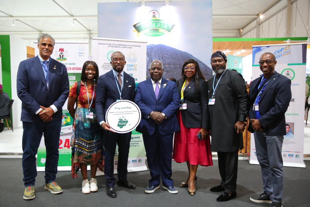 NigeriaETP's tweet photo. Prime Minister of the Bahamas, Philip Davis,  members of the Oando &amp; ETO teams and @RickFox outside the Nigerian Pavilion at #COP27 https://t.co/RmfLqjqDTT