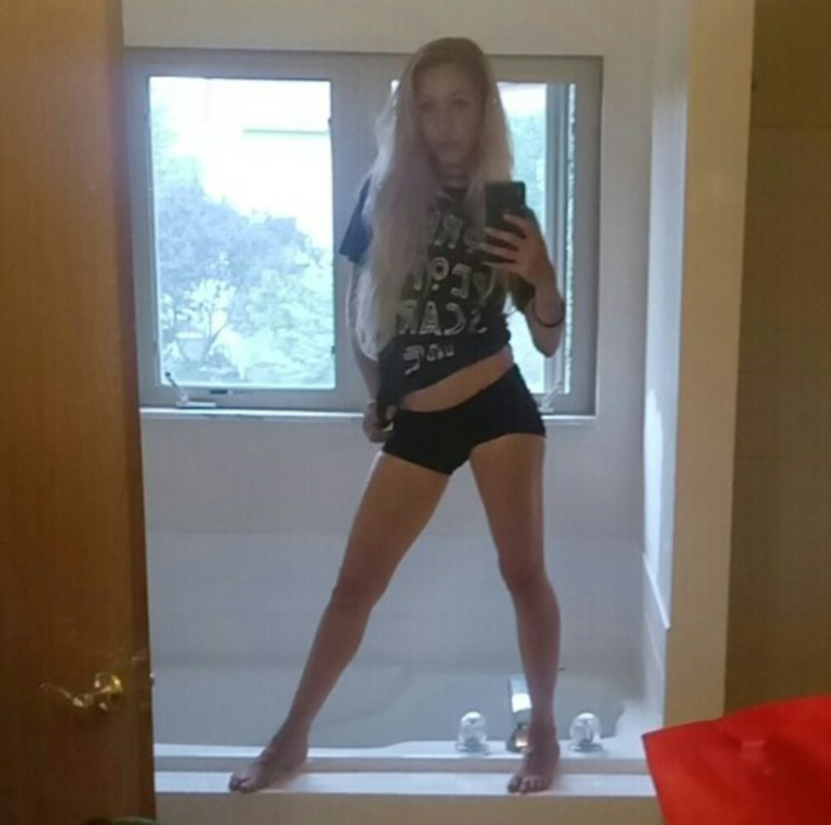 AntoniaKiss69's tweet photo. Rt &amp; Follow, wenn du meine Nacktbilder willst https://t.co/zoKPOeQEm0