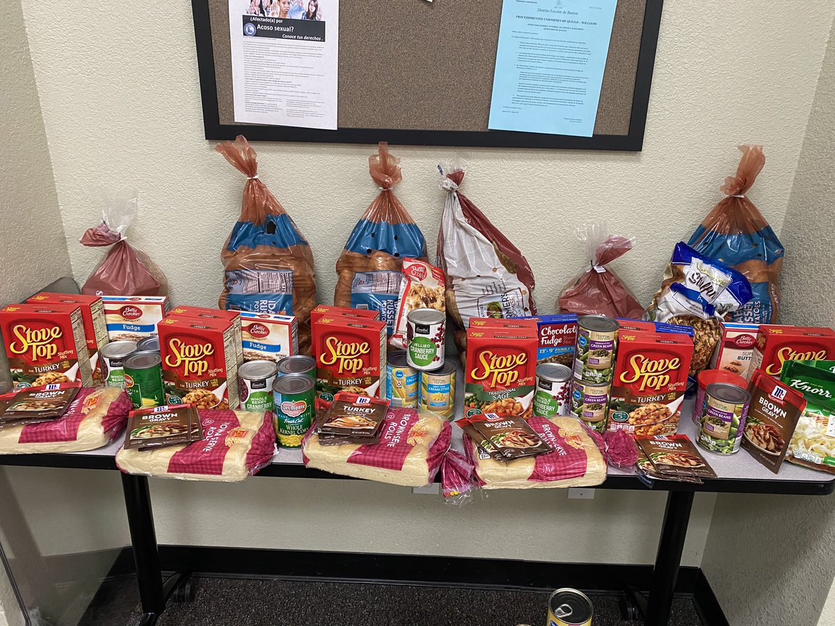 AshleyMBSD's tweet image. GATE PAC, our newly established parent advisory committee for the #bsdGATE program, came together this holiday season and held a food drive. In partnership with @BurtonBulldogs who provided turkeys, we are able to provide 6 BSD families with Thanksgiving meals. 💙 @BurtonSchools