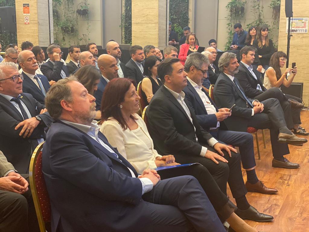 #BuenosAires Hoy participé en #PotenciandoNegocios el balance anual de <a href="/FINANCAME/">Financiamiento CAME</a> con dirigentes de todo el país. Asesoramiento, asistencia e incubación a emprendedores y #pymes.