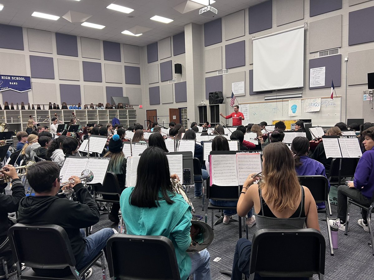 MRHS Symphony Orchestra in full effect!! Getting ready for our Winter Concert on Tuesday, 12/6 at 7pm in the MRHS PAC ❄️ 🎶 @MRHSMavericks @MRHSBand #mavfinearts