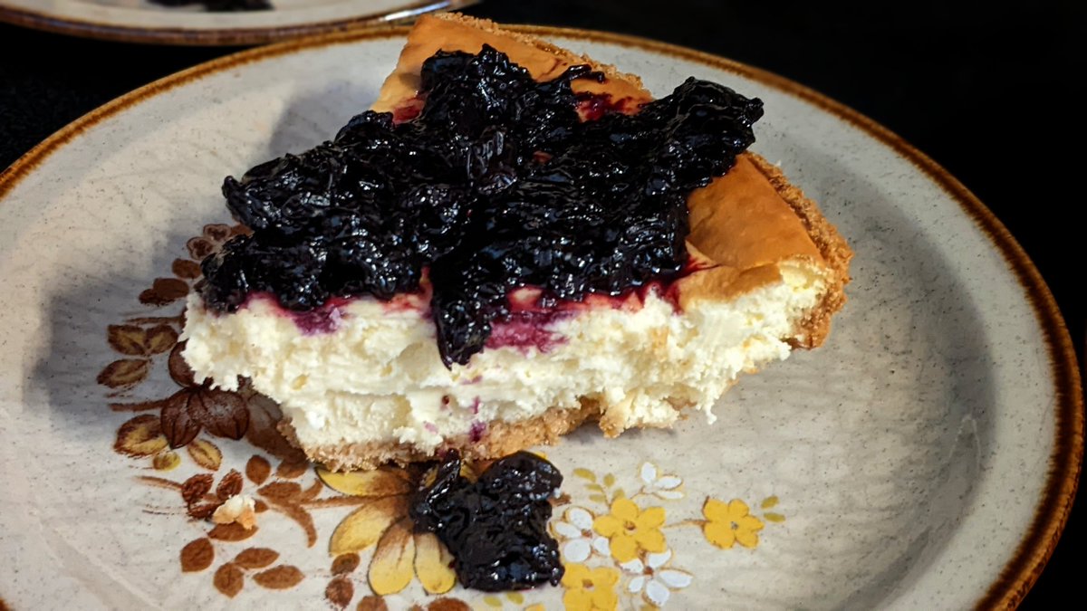 power_of_press's tweet image. Time for Pie! (in your eye)

Blueberry cheesecake topping.
So glad to bake again after the midterms. #ketorecipes #MidtermRecovery