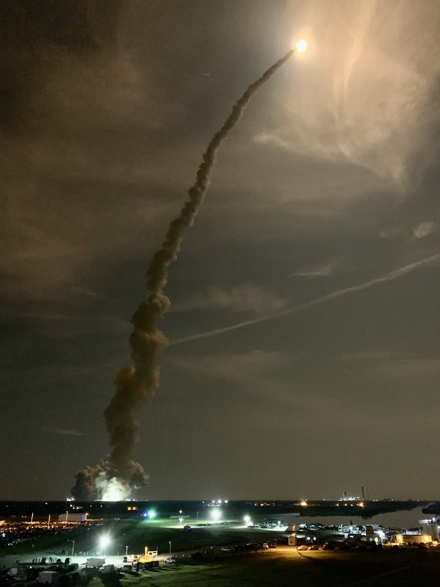 udonotknowmenow's tweet image. Can’t wait until the final flight when humans are sent back to the moon. My eyes will be glued to the television. Big first step for the Artemis Manned flight mission👍🏾🤞🏾@NASA @NASAArtemis