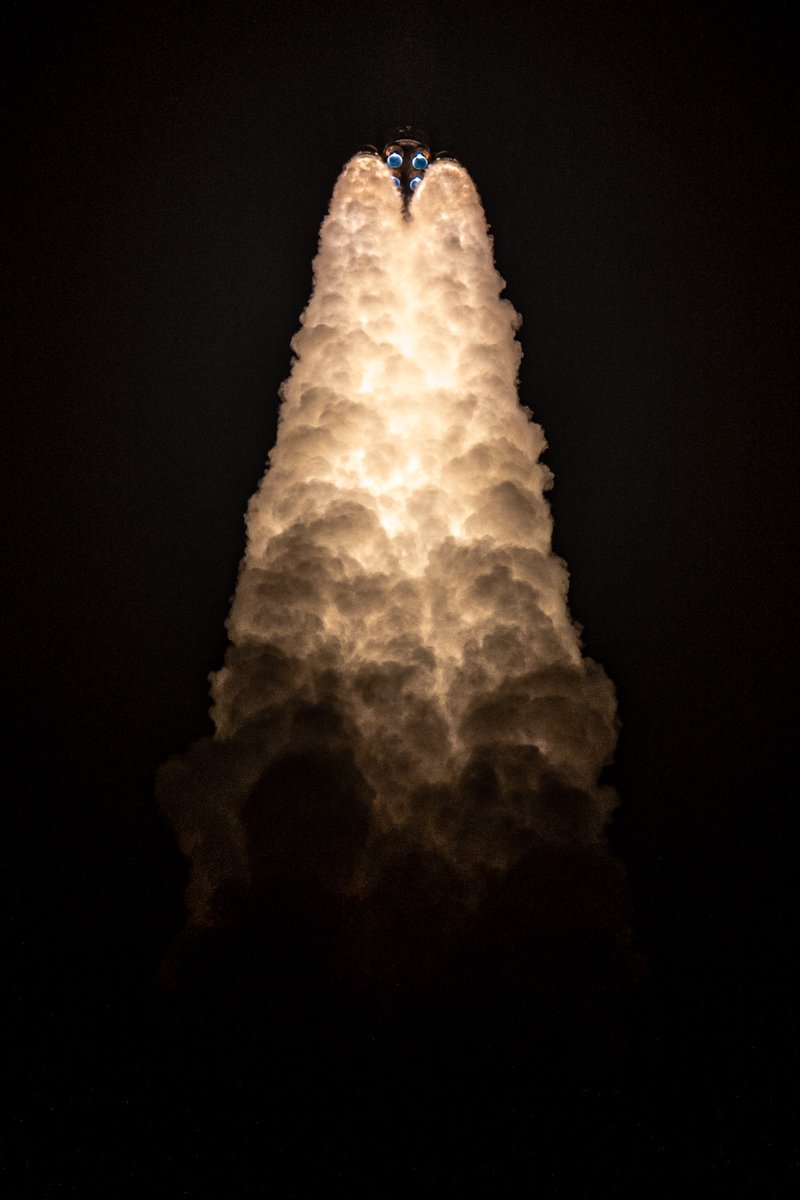 udonotknowmenow's tweet image. Can’t wait until the final flight when humans are sent back to the moon. My eyes will be glued to the television. Big first step for the Artemis Manned flight mission👍🏾🤞🏾@NASA @NASAArtemis