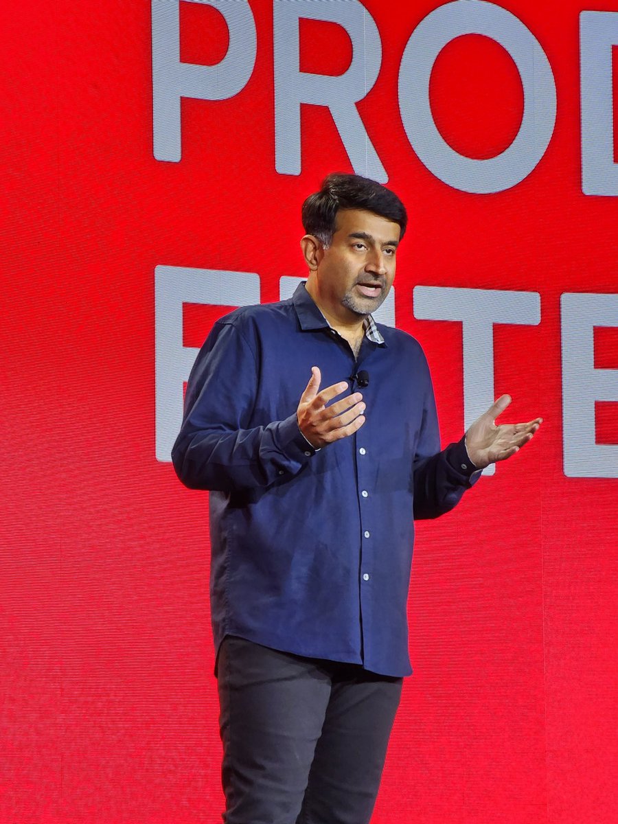 Antonio_Luis's tweet image. .@kedarnkondap discussing #computingplatforms during #SnapdragonSummit day 2! @Snapdragon