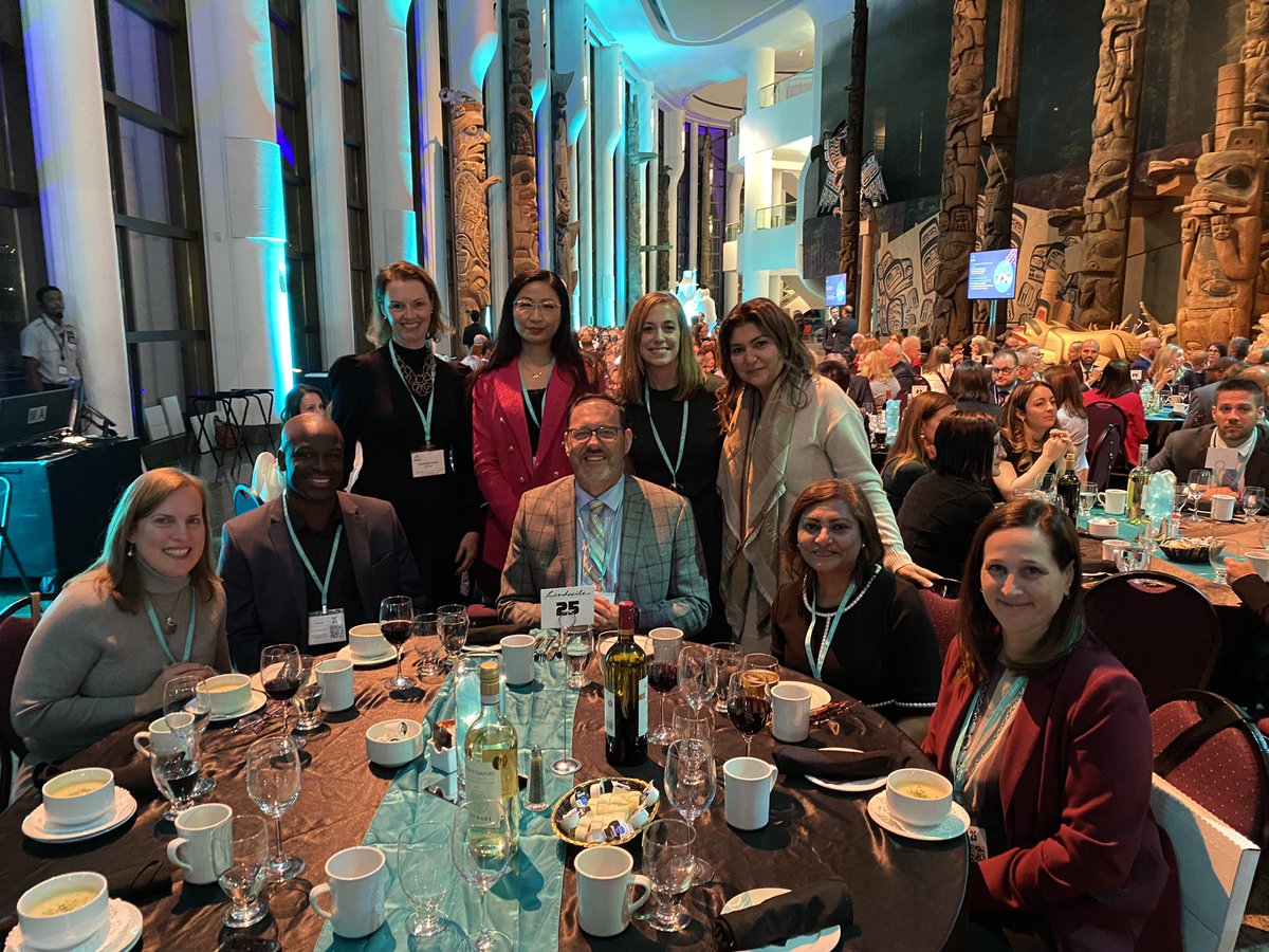 Proud to participate in person <a href="/APEX_GC/">APEX</a> at the Welcome to the executive ranks event. Great speakers and dinner with @President_SSC! 
The Power of Opportunity - #FeelingInspired 

Special thanks to President <a href="/PHAC_GC/">Public Health PHAC</a> for the photo!!