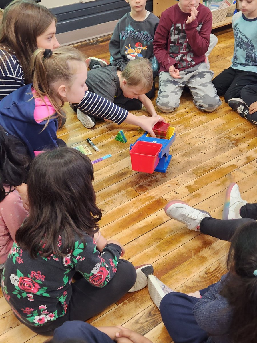 mrspsgr1s's tweet photo. Trying out a math measuring tool with @iJessicaFalk today. We had fun comparing the mass of things in our classroom. #mathematicians #grade1isfun @ConnaughtDSBN https://t.co/U8gMpvQNuS