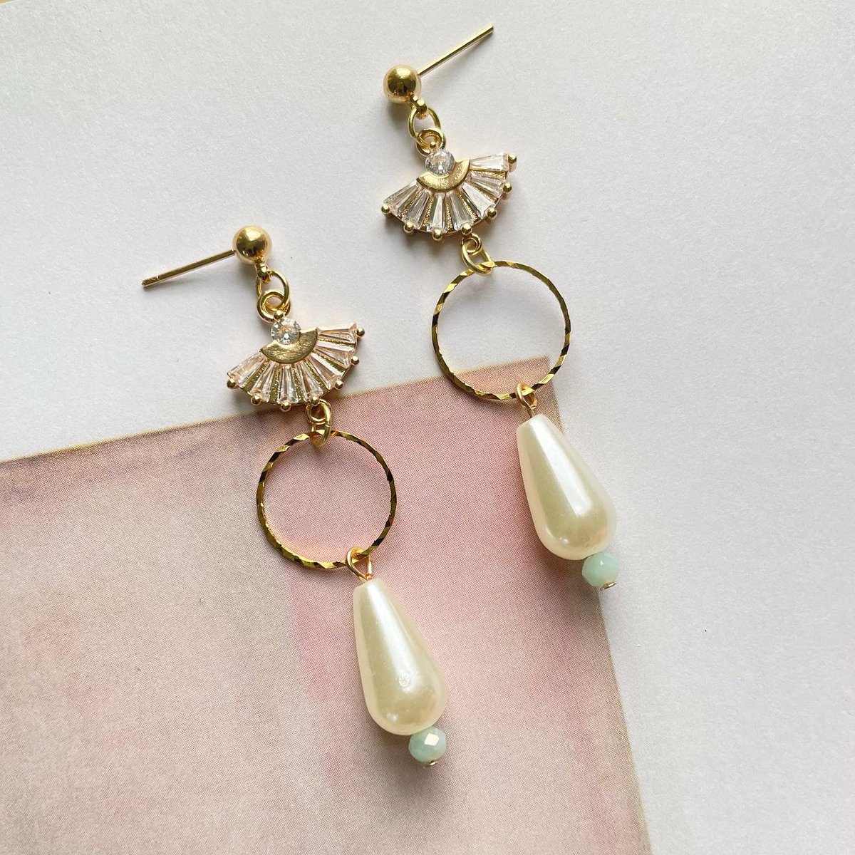 celest_co_'s tweet photo. girly earrings 🌸🌷🤍💫 https://t.co/Xq5RpjjcqD