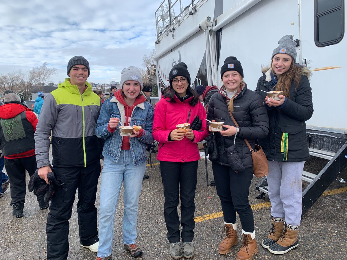 uofcambassadors's tweet photo. The Ambassadors Club volunteering committee enjoyed some chilli after helping with the cleanup at the Field of Crosses for Remembrance Day. https://t.co/16Y1WukCMC