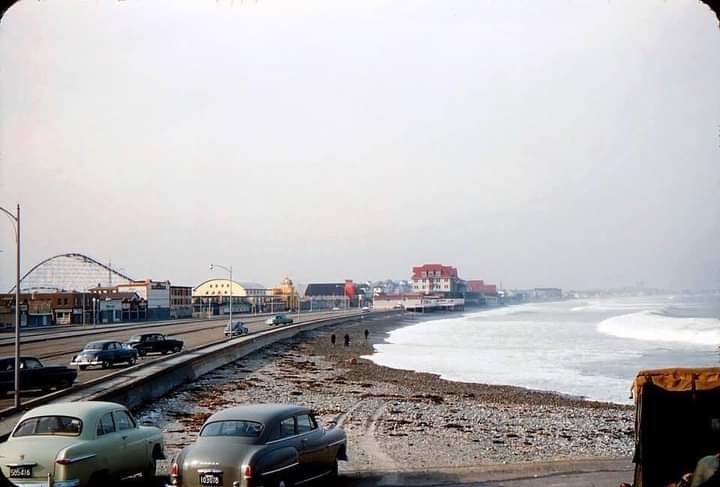 OldSchoolBoston's tweet image. &quot;Old School&quot; road trip Nantasket Beach 1950s.