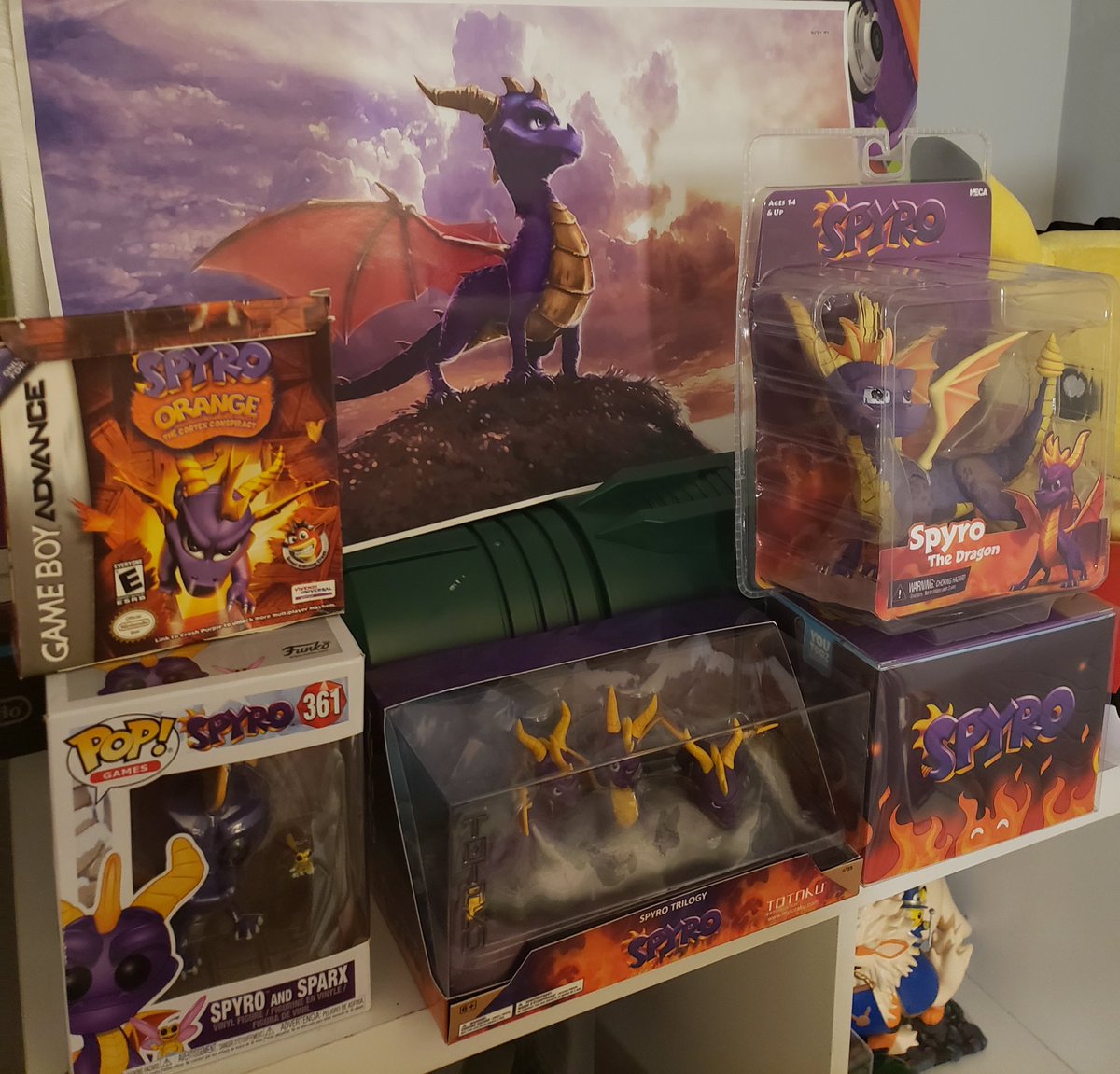 SammieAran's tweet photo. Huge #spyrofan here! My current layout of the #livestream background with my #spyromerch for #SHINYSRAGE, #livenow!

https://t.co/FjbiplT1ML

@pokemon #pokemon @SpyroTheDragon #spyrothedragon #liveatreaming #twitchtv #twitch #shinyhunting #shinypokemon #dragon #dragons #spyro2 https://t.co/20UOFS8JuB