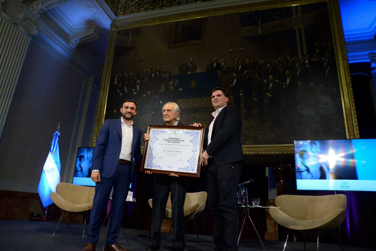 ⏺MENCIÓN DE HONOR PARA ANTONIO LIBONATI

El ex legislador y dos veces intendente de San Martín, recibió en nuestra casa la Mención de Honor Diputado Nacional Dr. Juan B. Alberdi, por su rol en la creación de la <a href="/unsamoficial/">Universidad Nacional de San Martín</a>.

Leé más:
▶bit.ly/ALBERDI16N
 
#UniendoVoces🇦🇷