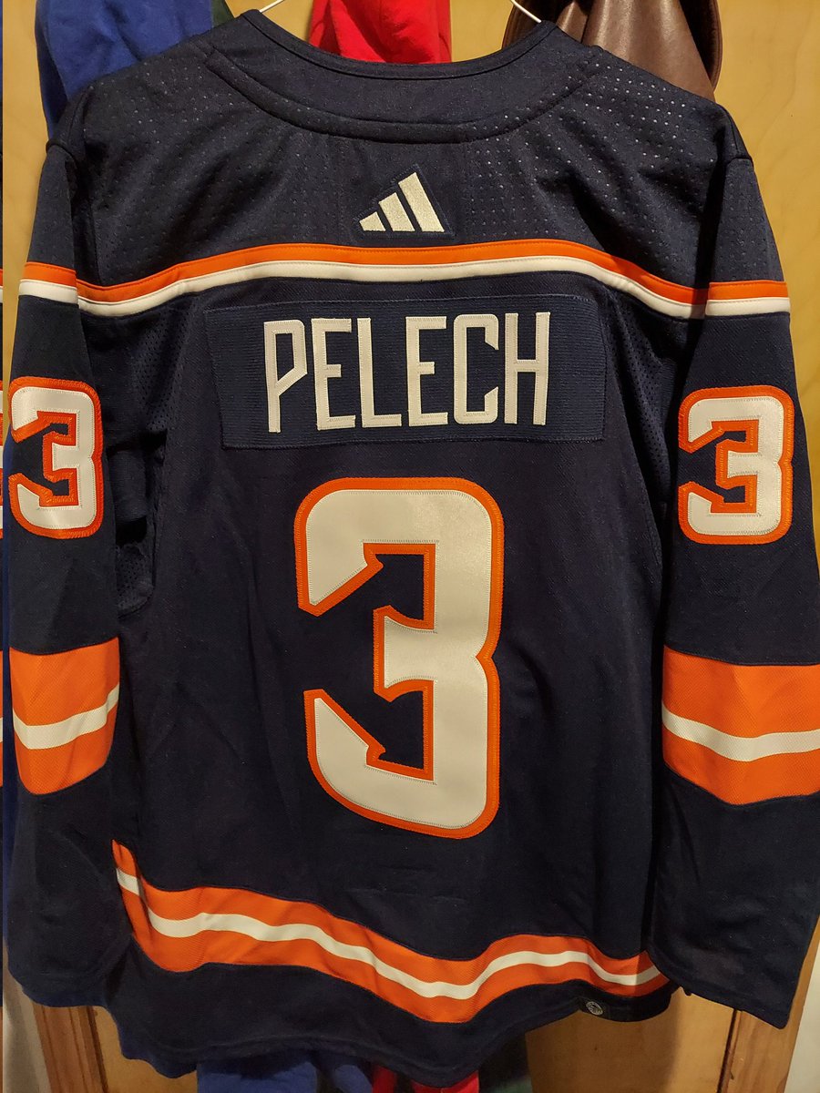savantsports's tweet photo. #ReverseRetro season, how you doin? #Isles https://t.co/ftHWoU0ukR
