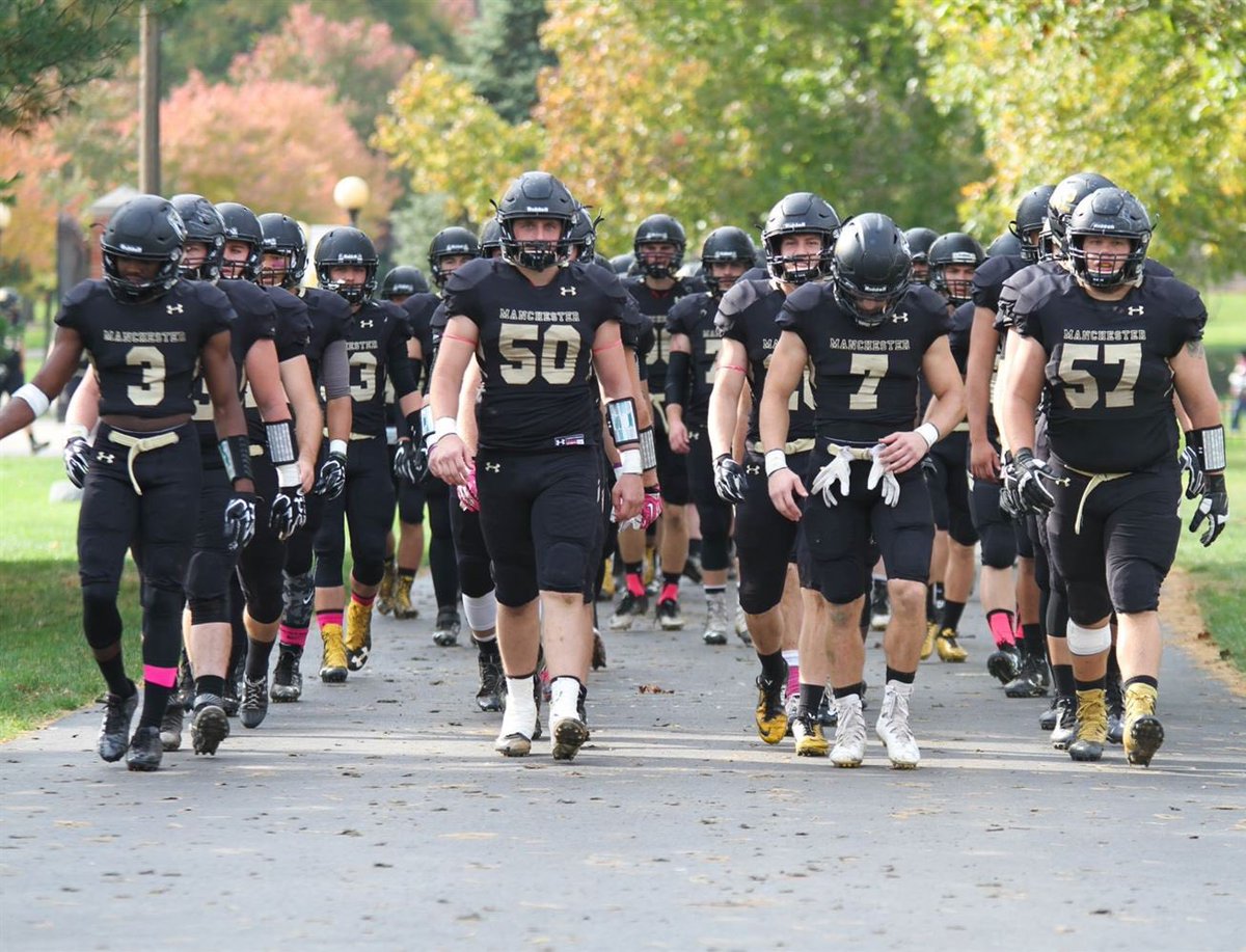 GradyRewis's tweet photo. Extremely blessed to receive another offer from Manchester University!!
@MU_SpartanFB 
@CoachRoberts_1 
@footballcoachj 
@TFA_Athletics 
@Royals__FB https://t.co/019AVgEwYN
