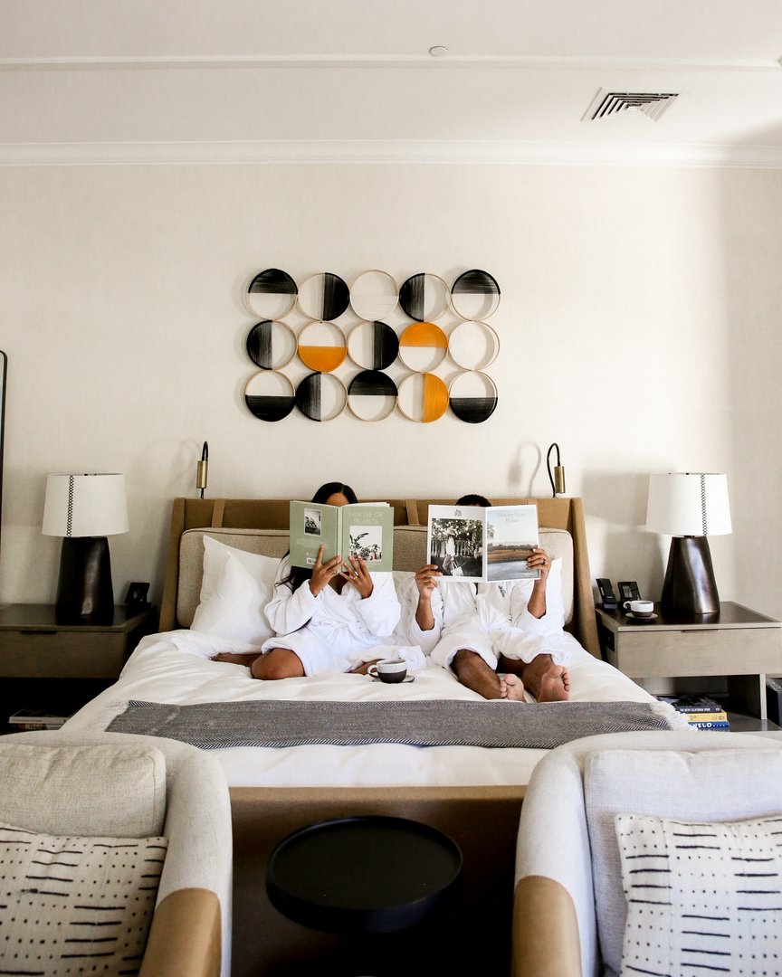 MacArthurPlace's tweet image. Hot tea, soft linens and the sound of a crackling fire. There is no place we would rather be.

Bookmark to return to this cozy moment when wanderlust ensues. #MacArthurPlace