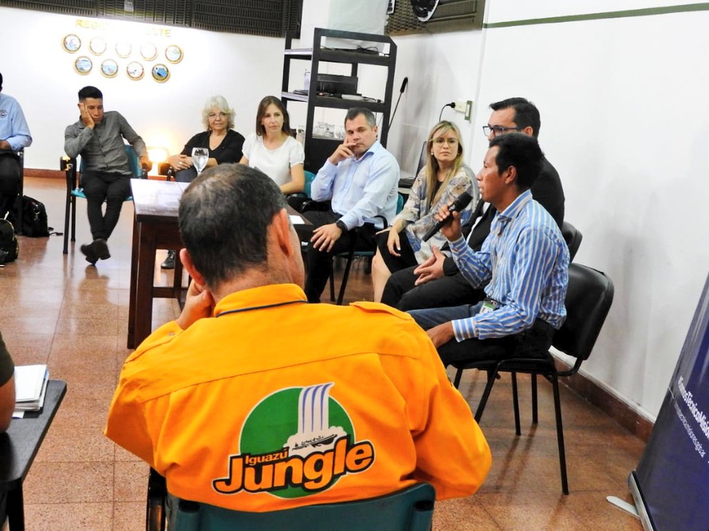 oviedo_luis's tweet photo. Iguazú 
Instituto Superior "Karaí Correa"
"Tecnicatura Superior en Turismo con Orientación en Turismo Comunitario Indígena"
Foro con el sector Socioproductivo
@herrerayflia
@passalacquaok 
@cjdechat 
@grillo141 
@fabianchilipank
@jalbertogalarza 
@AnibalArroyos 
@ADOMIS_Misiones https://t.co/SKOzyJxcgA