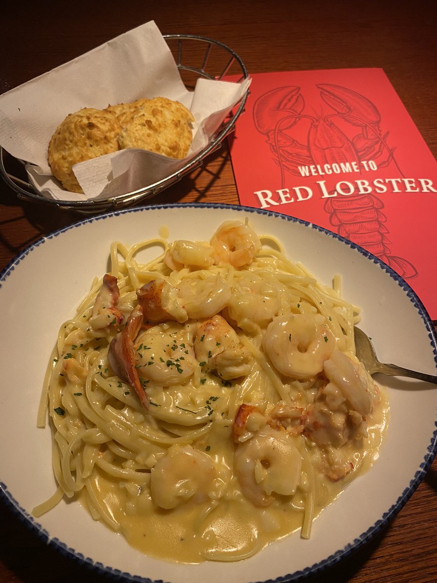 Solo dining at its finest 🦞 <a href="/redlobster/">Red Lobster</a>