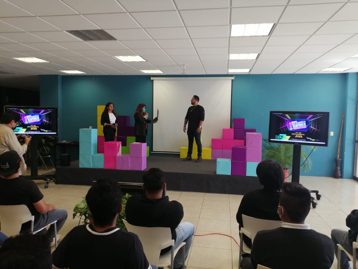 dgsutvco's tweet photo. Estudiantes de T.S.U. en Tecnologías de la Información e Ing. En Desarrollo y Gestión de Software  participan en la Conferencia "No es magia pero parece" impartida por el ING. Edgar Talledos Senior SRE en Wizeline. https://t.co/T66spb4EvQ