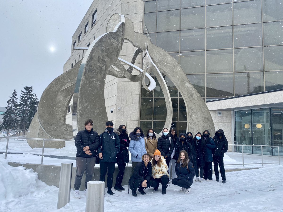 msadenniswpg's tweet photo. It’s hard to believe that it’s been 3 years since my #DMCIlaw class visited the courts. Always an amazing opportunity for them to learn more about our provincial justice system. Happy we could share this day together. @dmcintyre @WinnipegSD #finallyafieldtrip #justiceinaction https://t.co/nzadezs9ol