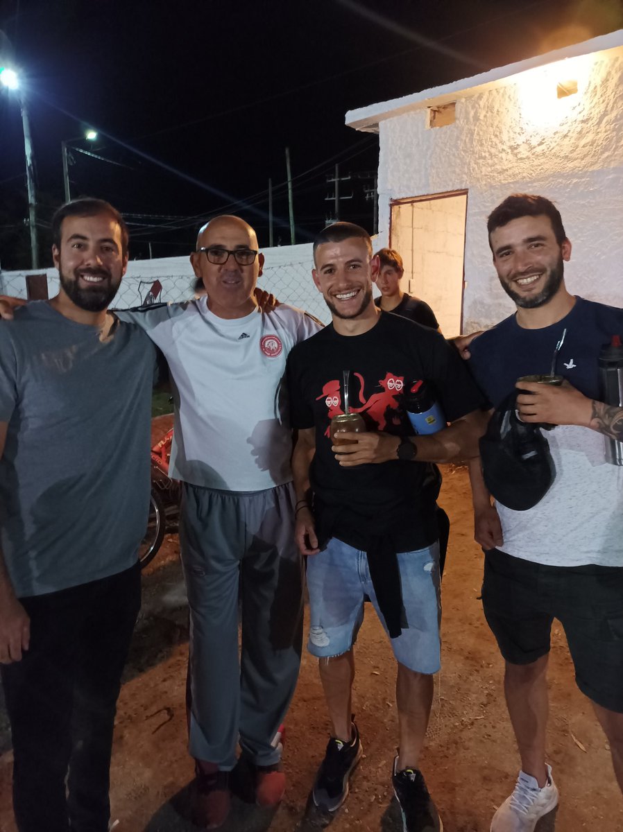 Andan visitas en el parque🤍♥️ <a href="/leabarcia/">Leandro Barcia</a>