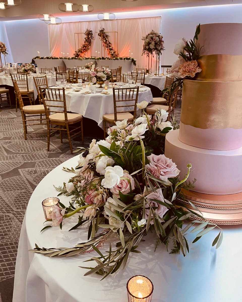 RadissonBluMOA's tweet photo. The calm before the storm....
The storm being one of the most gorgeous weddings we've ever seen! Congrats to the lovely couple. π
#weddingwednesday #radissonblumoa #mnbride #mnwedding #mnweddingvenue #mncouples https://t.co/P9Gad4UNPW