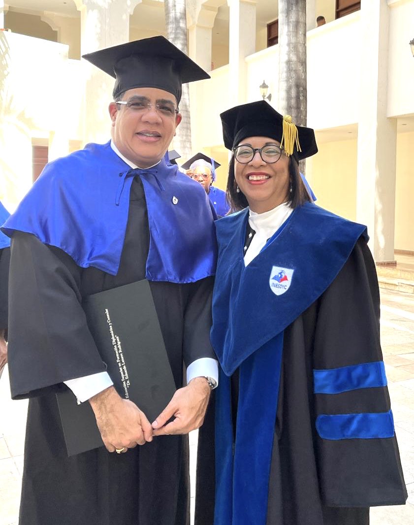 ElicFernandez's tweet photo. Graduacion de la MAESTRÍA EN DIPLOMACIA Y SERVICIO CONSULAR en el Instituto de Educación Superior en Formación Diplomática y Consular del Ministerio de Relaciones Exteriores. @INESDYC_RD #GraduacionInesdyc https://t.co/0BHPCM6ytw