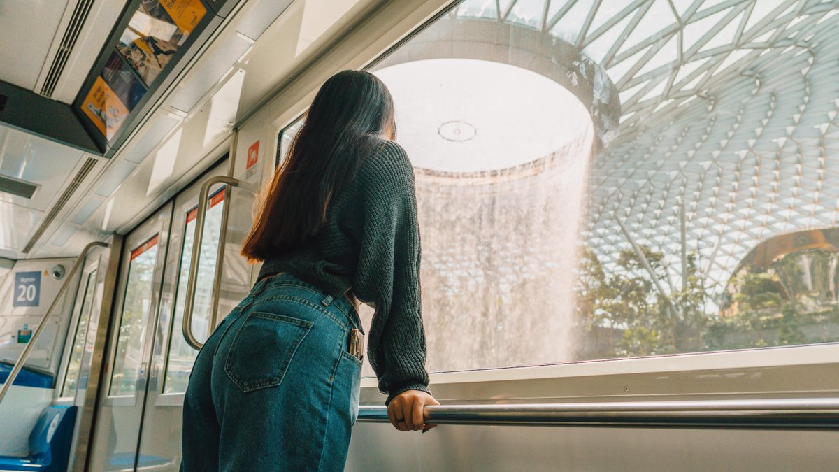 Prepare to get up close and personal with the HSBC Rain Vortex again because the Skytrain that travels through Jewel is back and ready to receive you! https://t.co/6t5TBatWK7